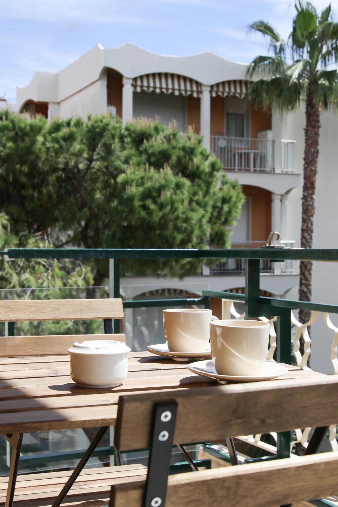 Hotel Casa Febo, In Centro Con Parcheggio Privato A 200 Mt Dal Mare Bordighera Zewnętrze zdjęcie