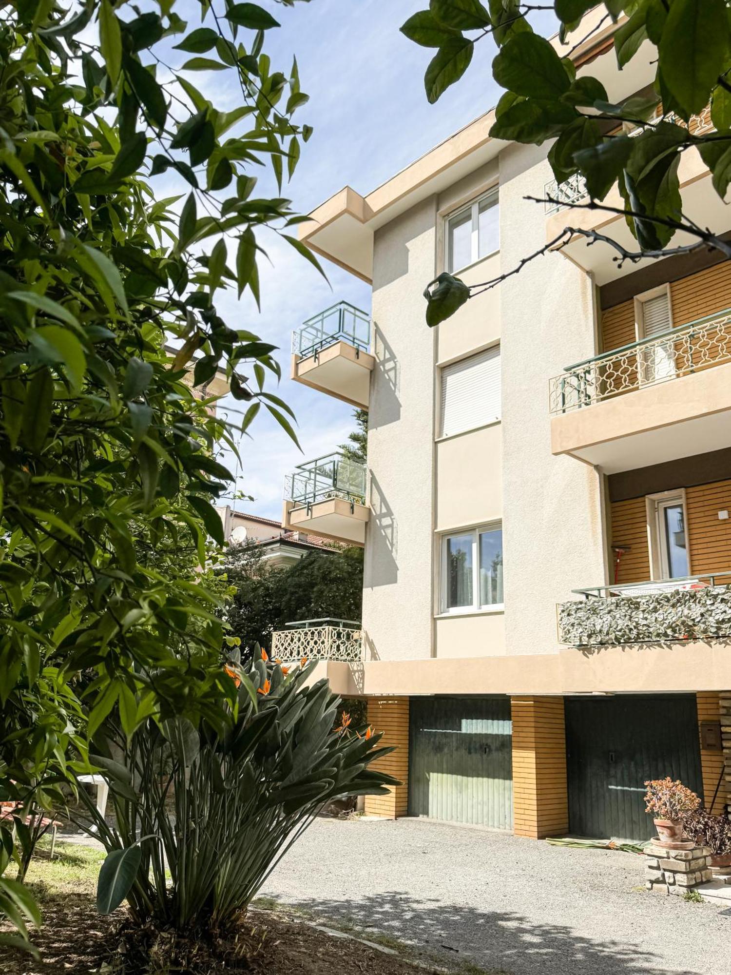 Hotel Casa Febo, In Centro Con Parcheggio Privato A 200 Mt Dal Mare Bordighera Zewnętrze zdjęcie
