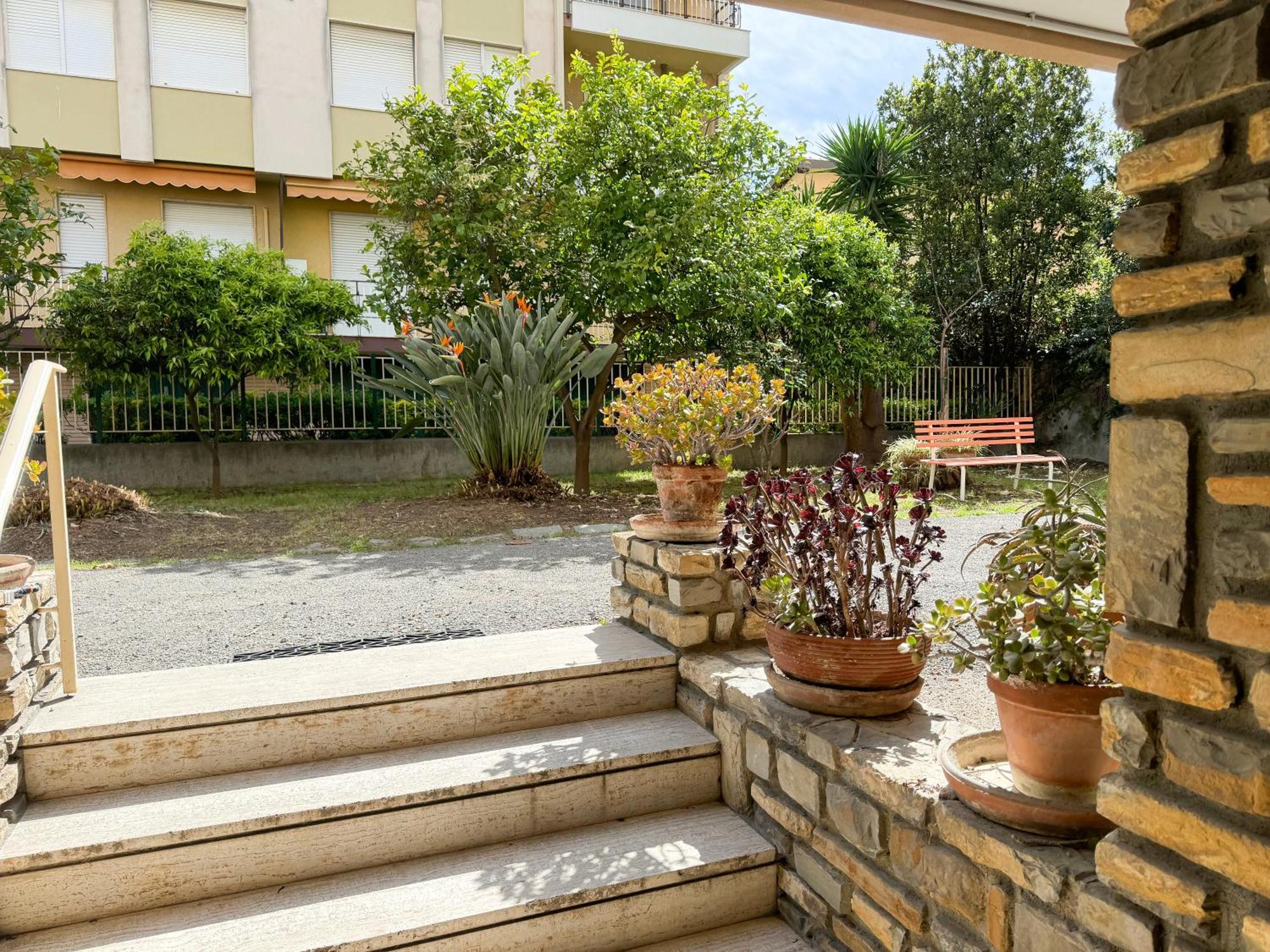 Hotel Casa Febo, In Centro Con Parcheggio Privato A 200 Mt Dal Mare Bordighera Zewnętrze zdjęcie