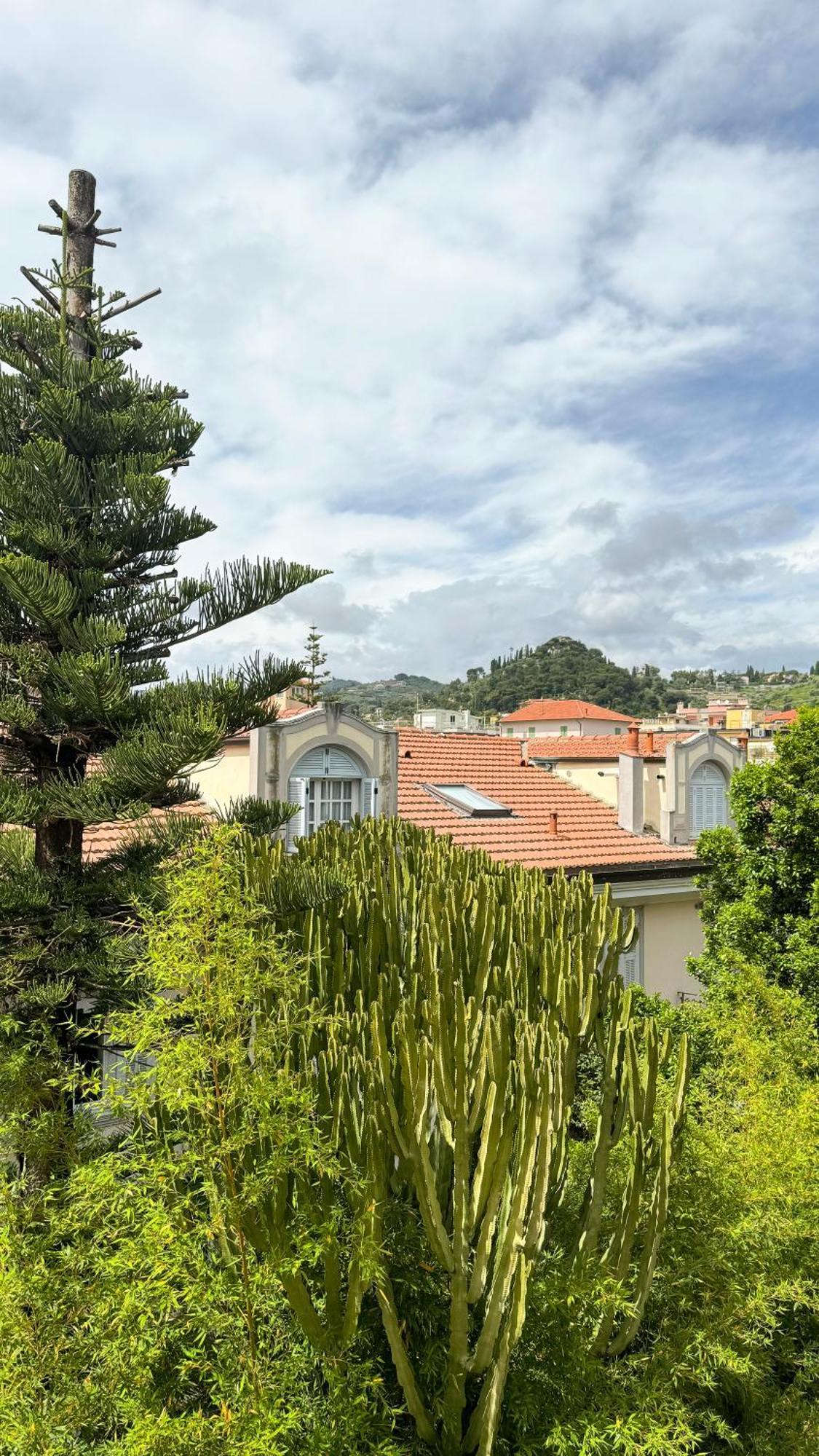 Hotel Casa Febo, In Centro Con Parcheggio Privato A 200 Mt Dal Mare Bordighera Zewnętrze zdjęcie